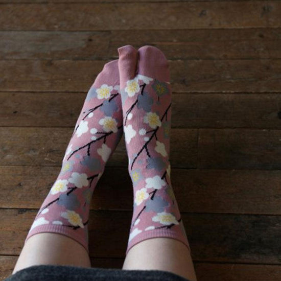 SOUSOU Tabi Socks (Mid-Calf) Plum Grove Pink - LOG-ON