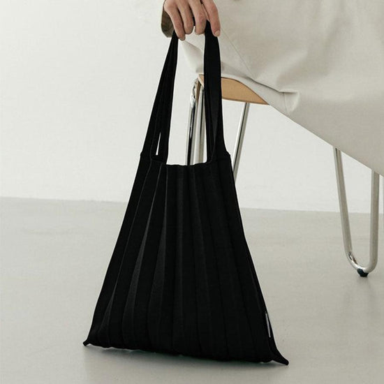 PLEATSMAMA PM11ZWSB01 Shoulder Bag Black - LOG-ON